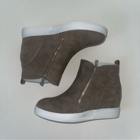 Journee Collection JOURNEE Penelope Wedge Heel Sneaker Taupe New- Duplicate - Picture 11 of 13